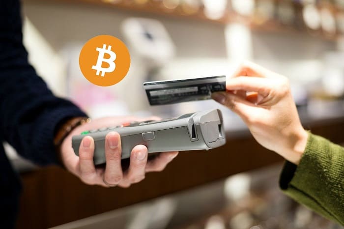 クレジットカードで仮想通貨決済する写真